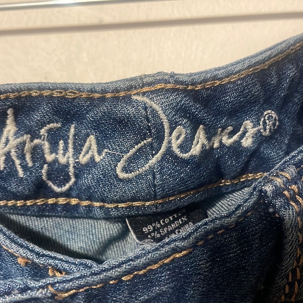 Ariya Jeans - Picture 5 of 15